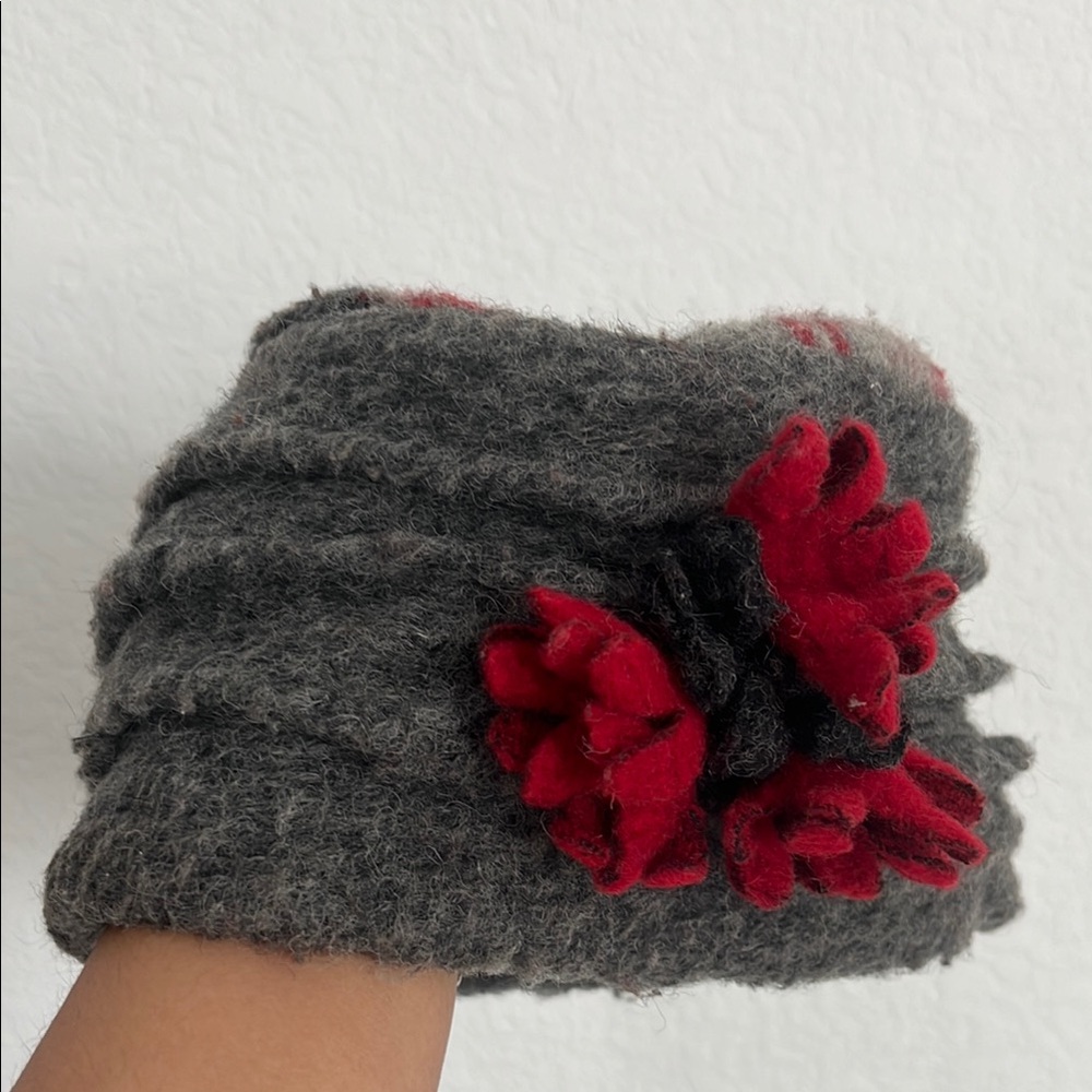 LAFENICE Gray and Red Wool blend hat
